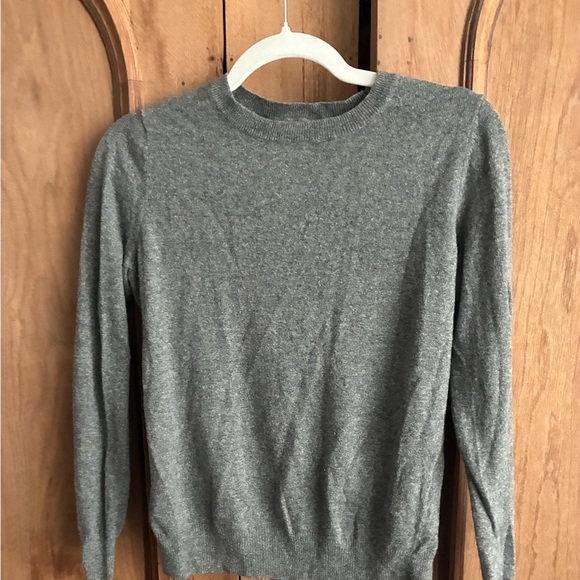 Joe Fresh basic crew neck knit - Picture 1 of 2